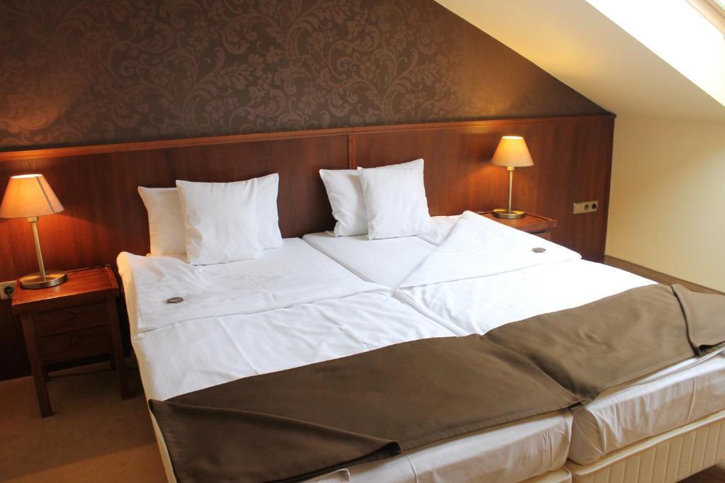 Szepia Bio And Art Hotel Zsámbék Стая снимка